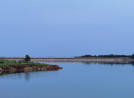 AI视频联网报警系统提示：湖景虽美，但请远离堤岸|峨眉山|峨秀湖